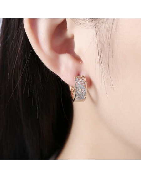 Embossed Romantic Wind Earring Earclip